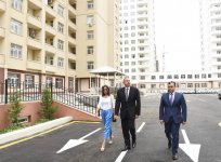 Президент Азербайджана и его супруга приняли участие в церемонии передачи квартир и автомобилей инвалидам войн и семьям шехидов (ФОТО)