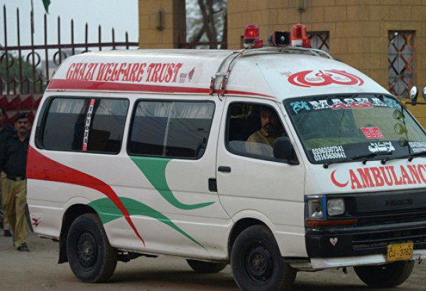 Pakistanda qatar zəvvar avtobusu ilə toqquşub: 20-yə yaxın ölü var