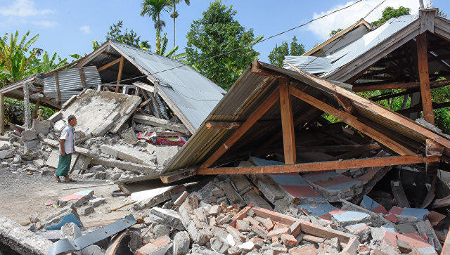 Один человек погиб, четверо пострадали при землетрясении в Индонезии