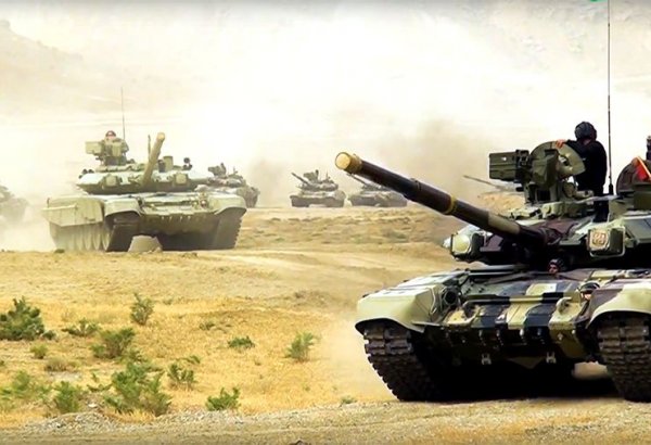 Tank bölmələri intensiv məşğələlərə başlayıb (VİDEO)