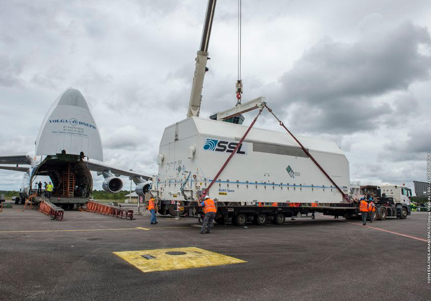 Азербайджанский спутник доставлен на космодром во Французской Гвиане (ФОТО)