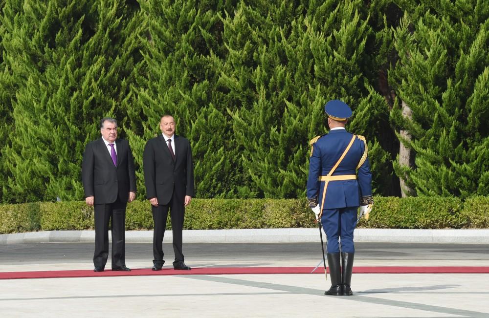 Official welcome ceremony held for Tajikistan’s president in Baku (PHOTO)