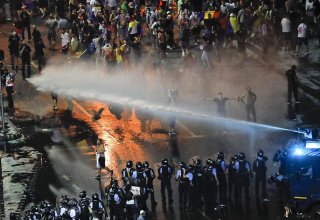 Во время акции протеста в Бухаресте пострадали 450 человек
