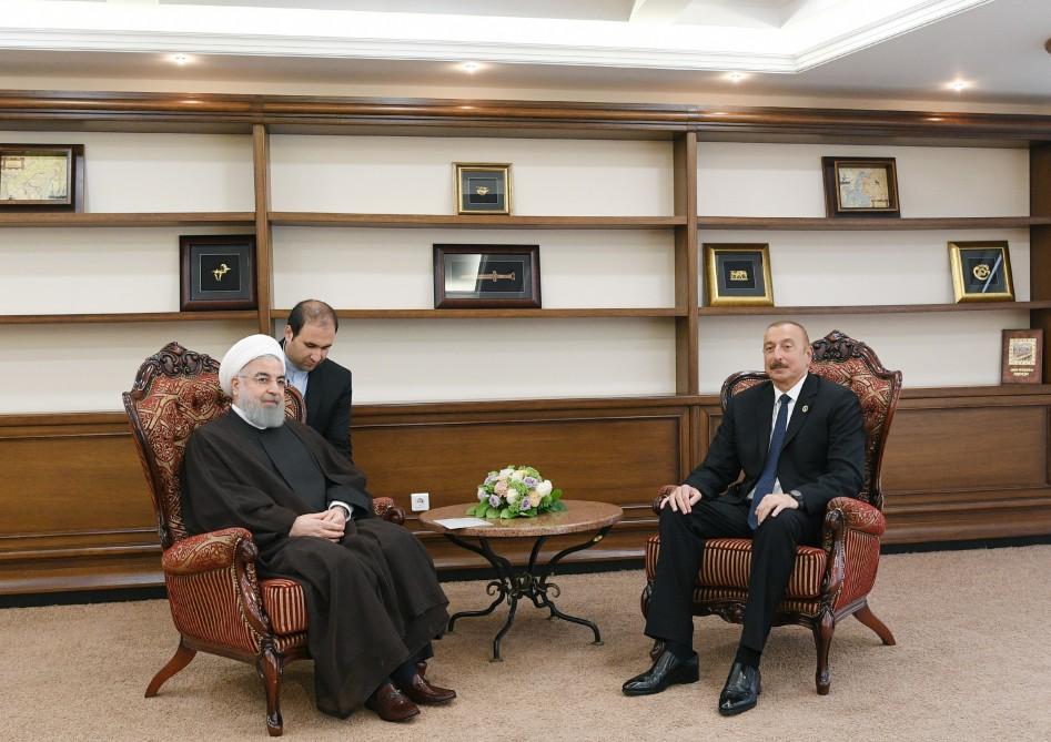 Azərbaycan Prezidenti İlham Əliyev Aktauda İran Prezidenti Həsən Ruhani ilə görüşüb (YENİLƏNİB)