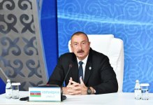 Президент Ильхам Алиев: Реализованные Азербайджаном проекты позволяют сегодня рассматривать Каспий как важную транспортную артерию (ФОТО)