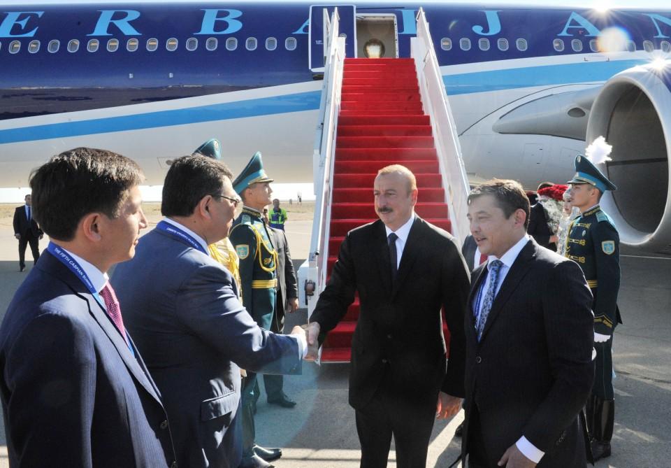 Президент Ильхам Алиев прибыл с визитом в Актау