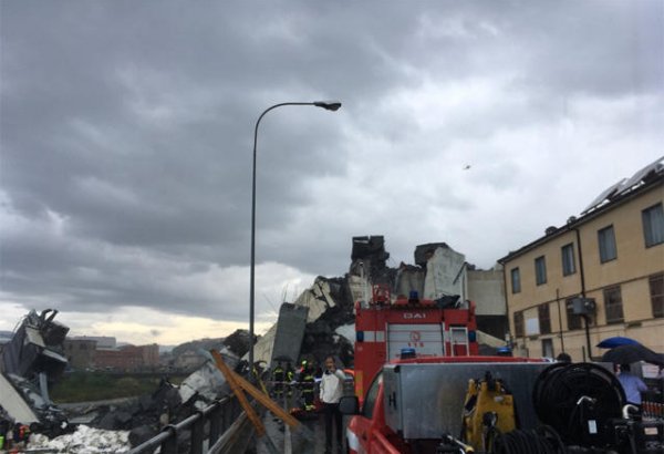 Под завалами моста в Генуе могут оставаться выжившие, считают пожарные