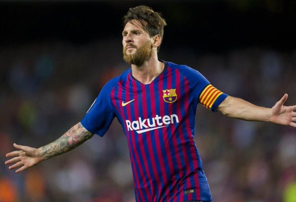 Messi scores 400th league goal to help Barca reach halfway point