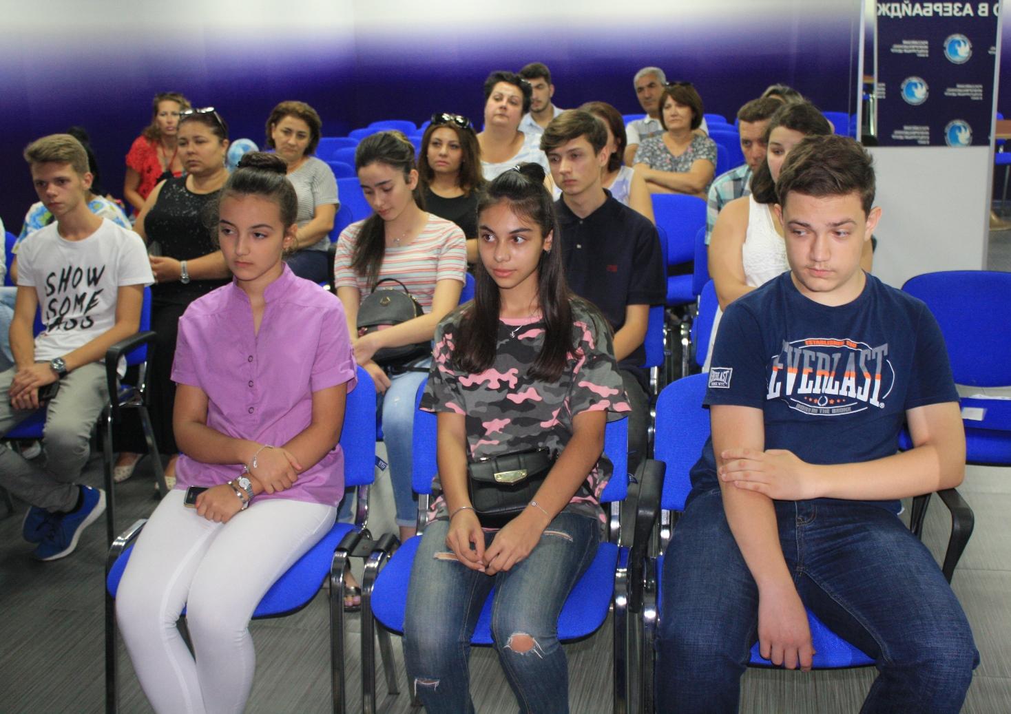Здравствуй, Россия! Представители молодежи Азербайджана отправились в Москву и Казань (ФОТО)