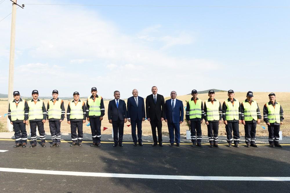 Azərbaycan Prezidenti İsmayıllı rayonunda avtomobil yolunun açılışında iştirak edib (FOTO)