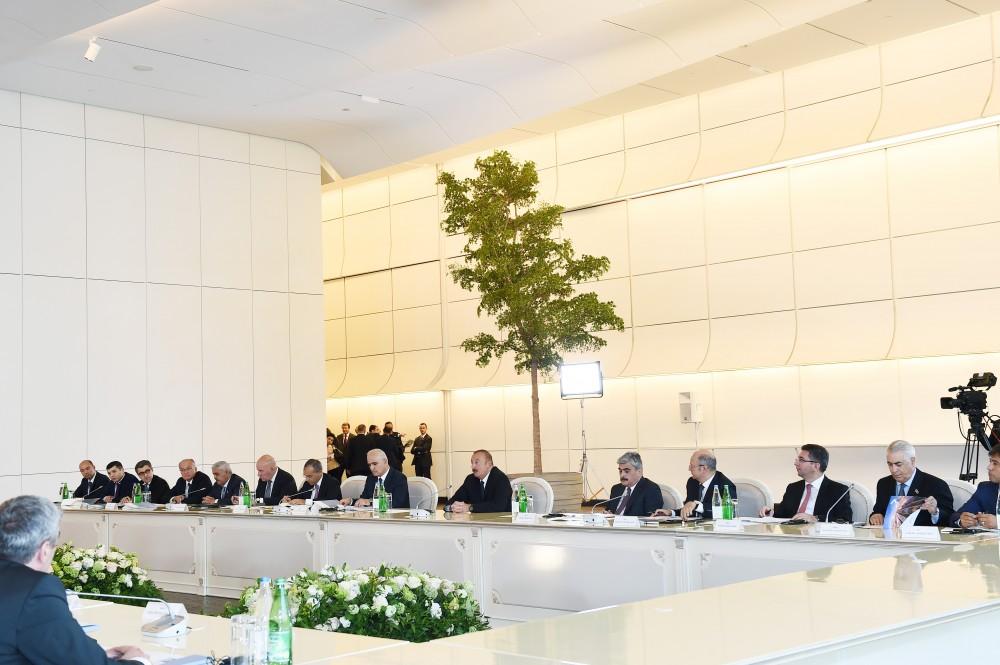 Президент Азербайджана и Канцлер Германии встретились в Баку с бизнесменами (ФОТО) (версия 2)
