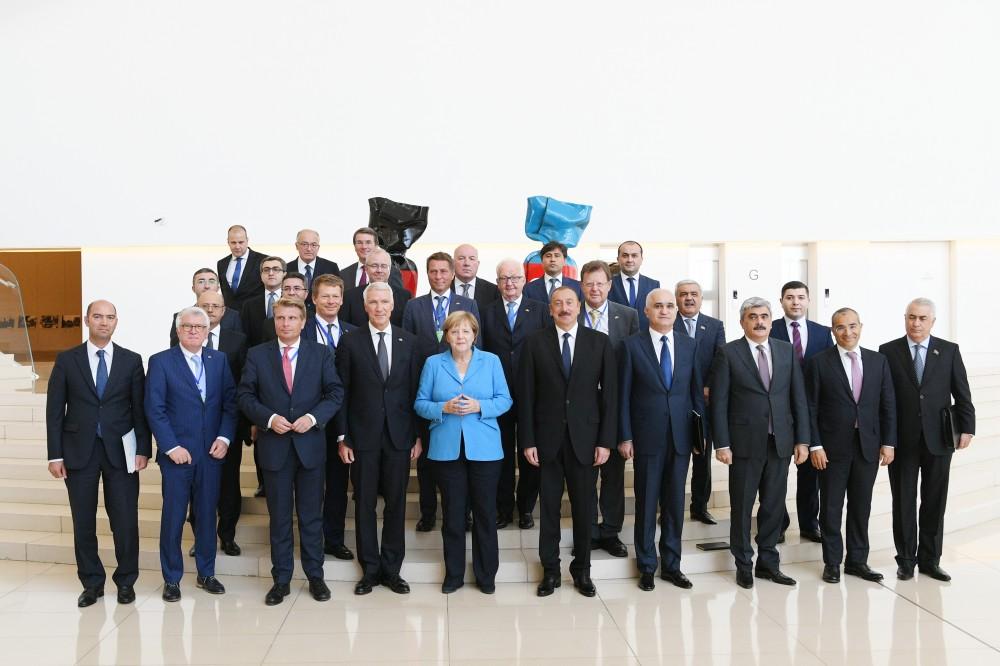 Президент Азербайджана и Канцлер Германии встретились в Баку с бизнесменами (ФОТО)