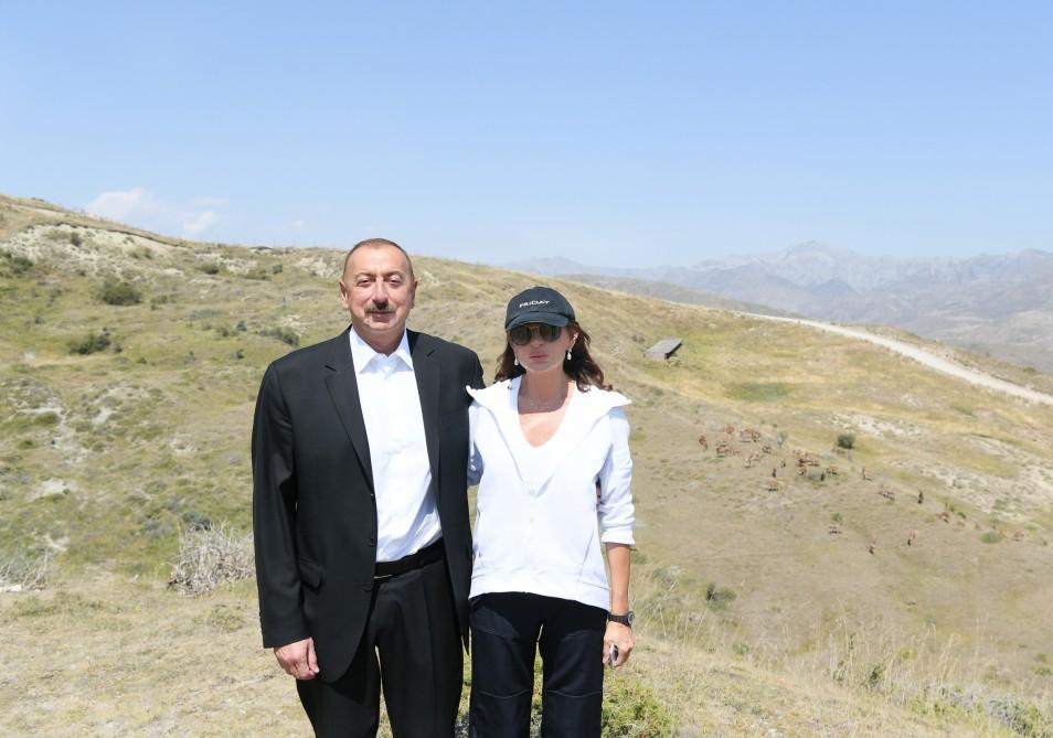 Президент Ильхам Алиев и Первая леди Мехрибан Алиева посетили Шамахинский сафари-парк (ФОТО)