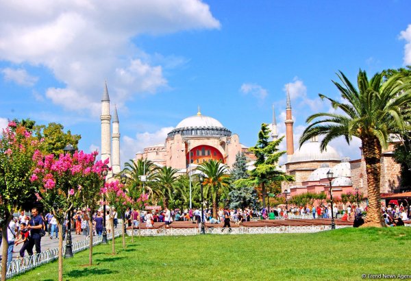 Сократилось число граждан Франции, посетивших Турцию  в первом полугодии