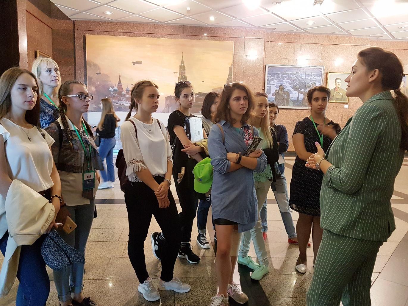 Азербайджанские школьники совершили экскурсию по Москве и Казани (ФОТО)