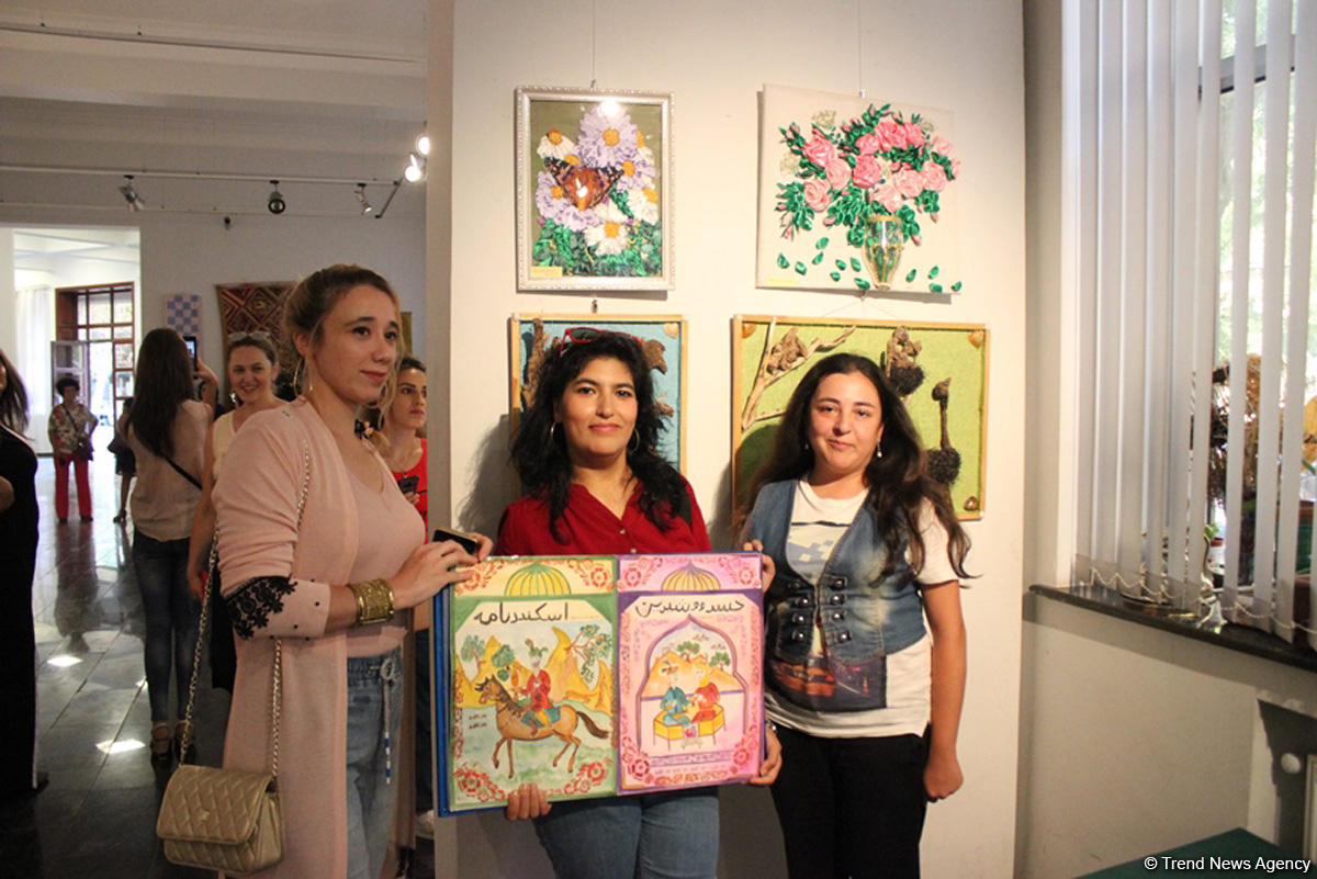 Сделай своими руками и заработай! В Баку представлены работы декоративно –прикладного искусства (ФОТО)