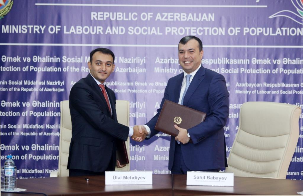 Azerbaijan’s labor ministry, state agency ink co-op memo (PHOTO)