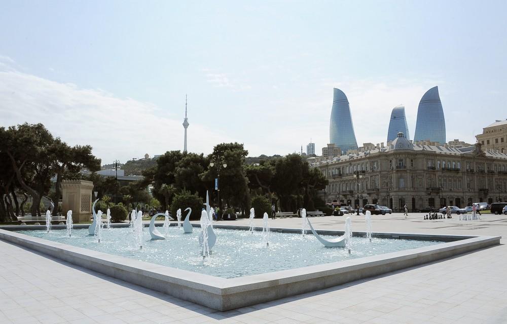 President Ilham Aliyev, first lady Mehriban Aliyeva attend opening of fountain complex in Baku (PHOTO)