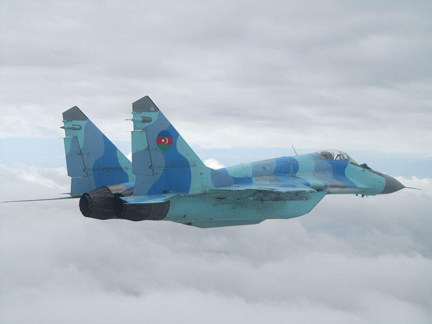 ВВС Азербайджана провели учебно-тренировочные полеты (ФОТО)