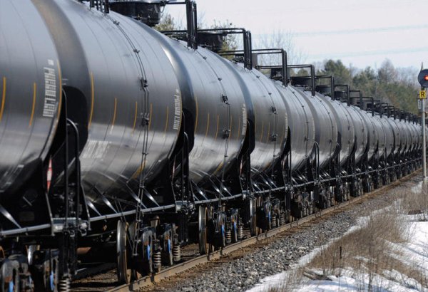 Train carrying oil derails near western Manitoba village