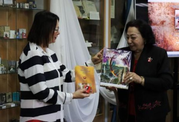 В Сибири представлена выставка миниатюрных книг из Азербайджана (ВИДЕО, ФОТО)