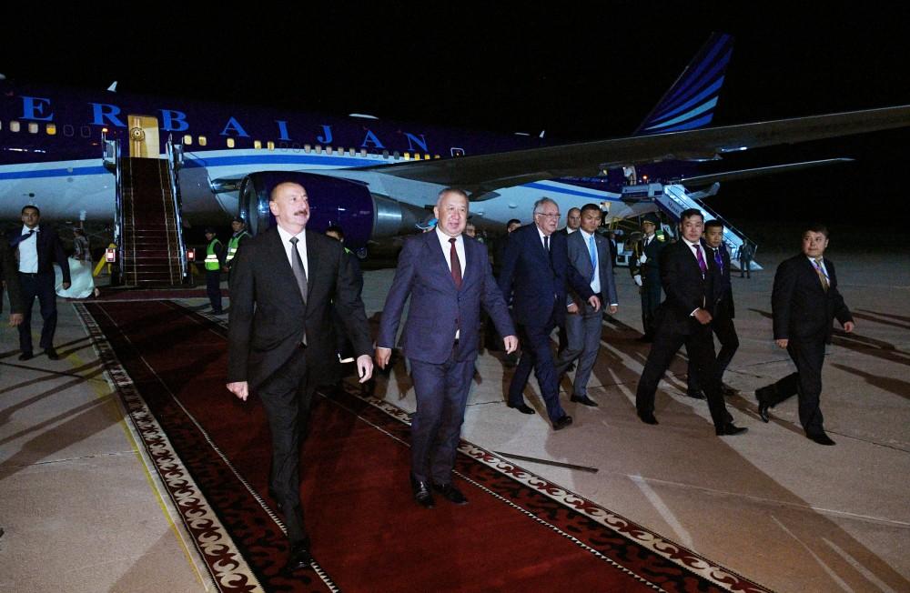 President Ilham Aliyev arrives in Kyrgyzstan for visit (PHOTO)