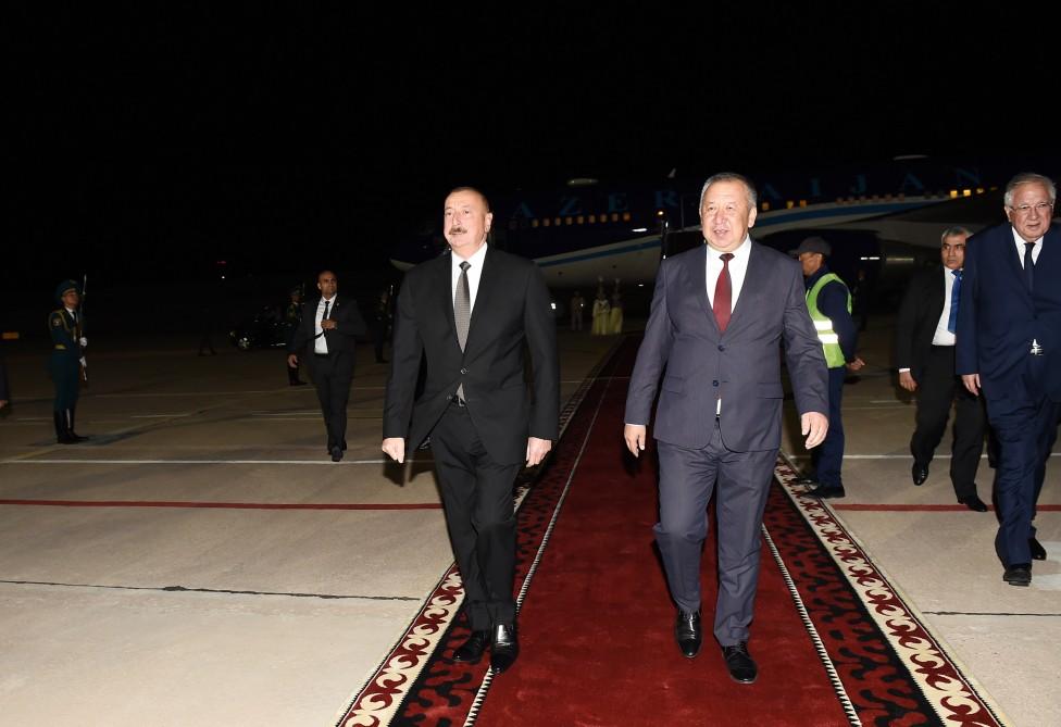 President Ilham Aliyev arrives in Kyrgyzstan for visit (PHOTO)