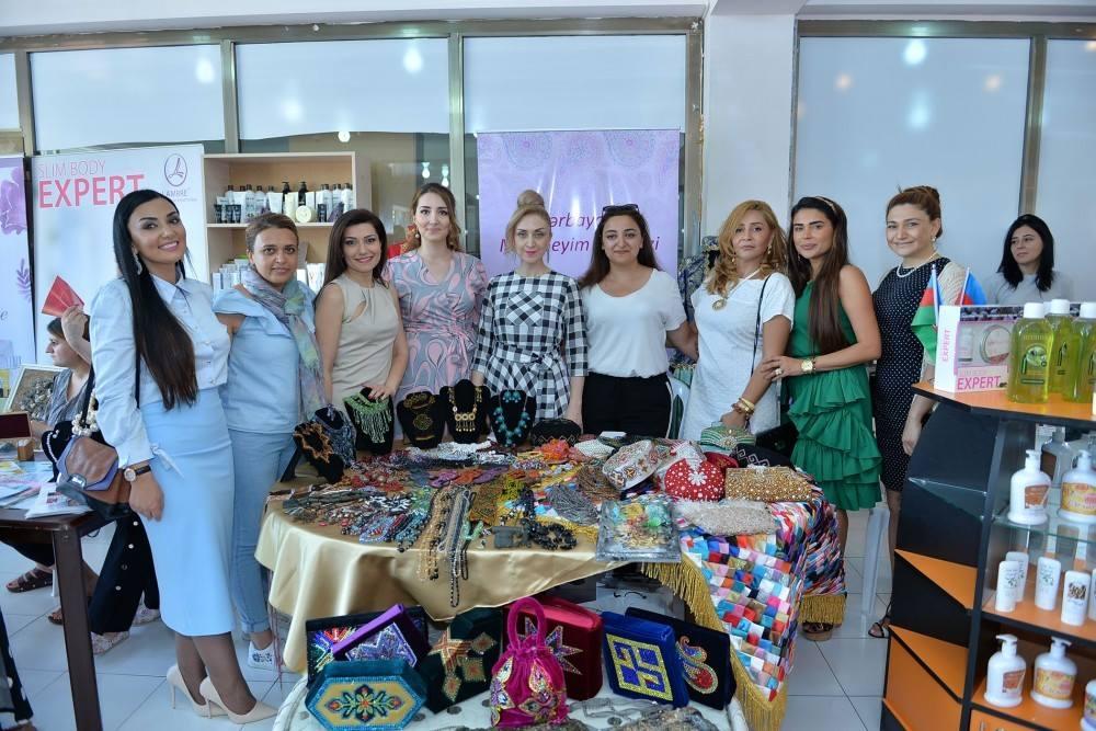 В Баку прошла выставка ручных изделий женщин-предпринимателей (ФОТО)