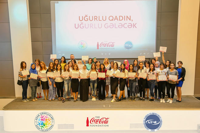 Более 300 женщин Азербайджана приняли участие в проекте "Успешная женщина, успешное будущее"