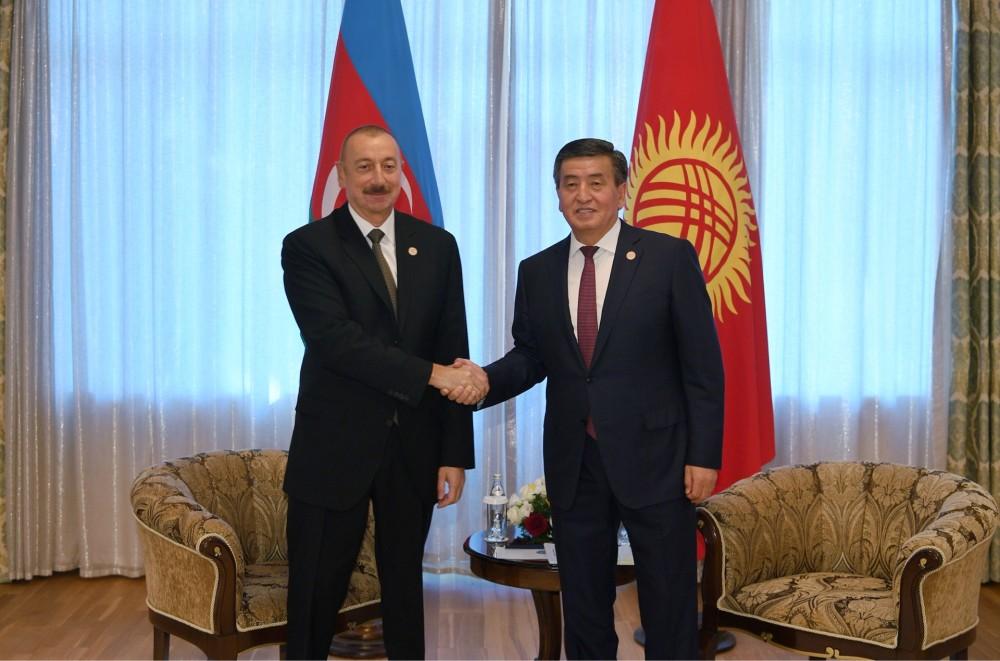 President Aliyev meets Kyrgyz counterpart in Cholpon-Ata (PHOTO)