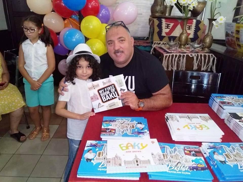 Бахрам Багирзаде отметил день рождения автограф-сессией книги "Баку для детей" (ВИДЕО, ФОТО)