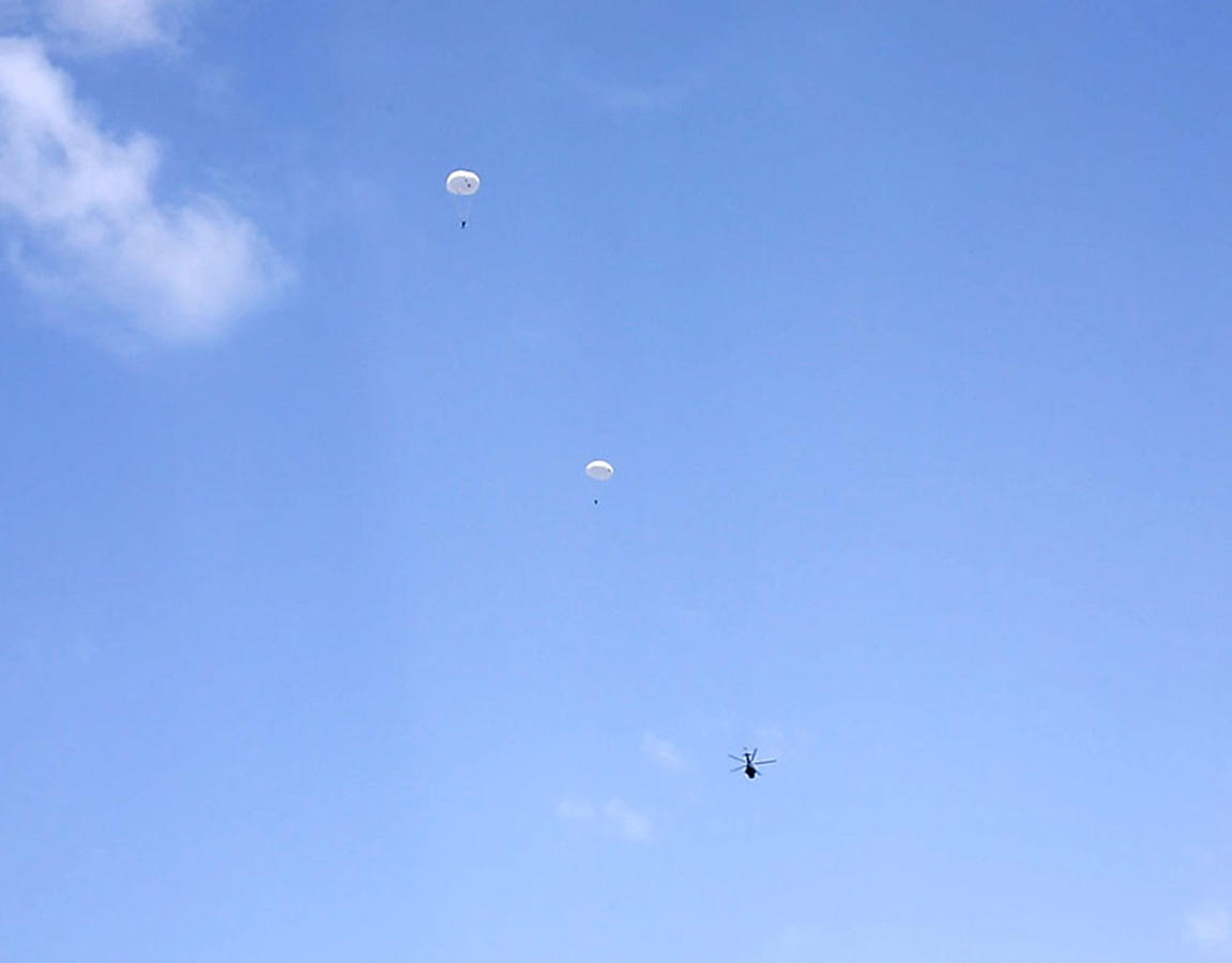 HHQ bölmələri ilə paraşüt hazırlığı üzrə məşqlər keçirilir (FOTO)