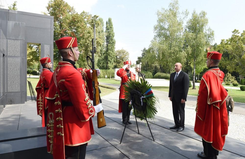 Президент Ильхам Алиев посетил в Загребе монумент "Голос хорватских жертв - Стена боли" (ФОТО) - Gallery Image