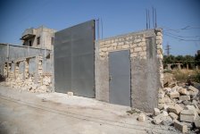 Исполнительная власть Баку снесла ограждения более 10 незаконно занятых земельных участков (ФОТО) - Gallery Thumbnail