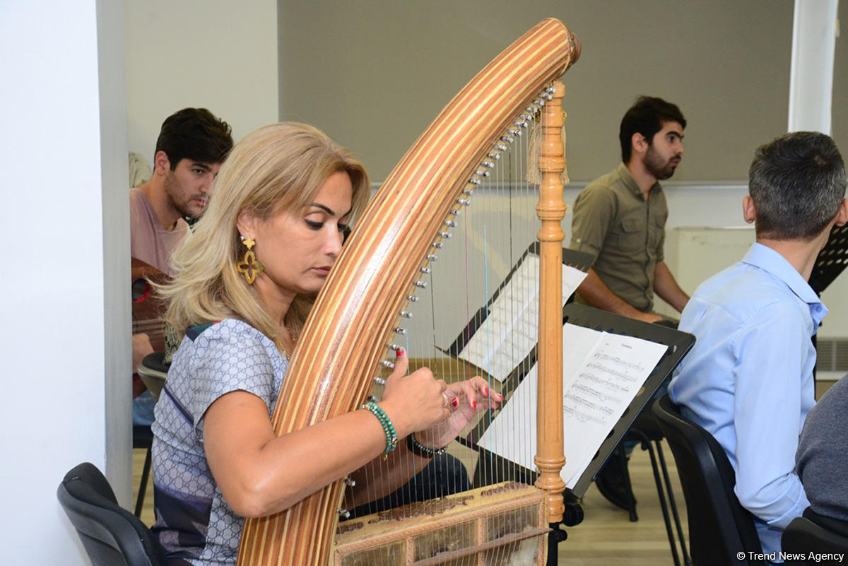 На открытии Фестиваля Насими в Центре Гейдара Алиева выступит уникальный Ансамбль старинных музыкальных инструментов (ФОТО)