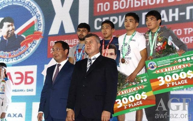 Güləşçilərimiz beynəlxalq turnirdə üç medal qazanıblar (FOTO)