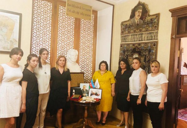 В Баку представлены личные вещи и семейные фотографии дочери Гусейна Джавида
