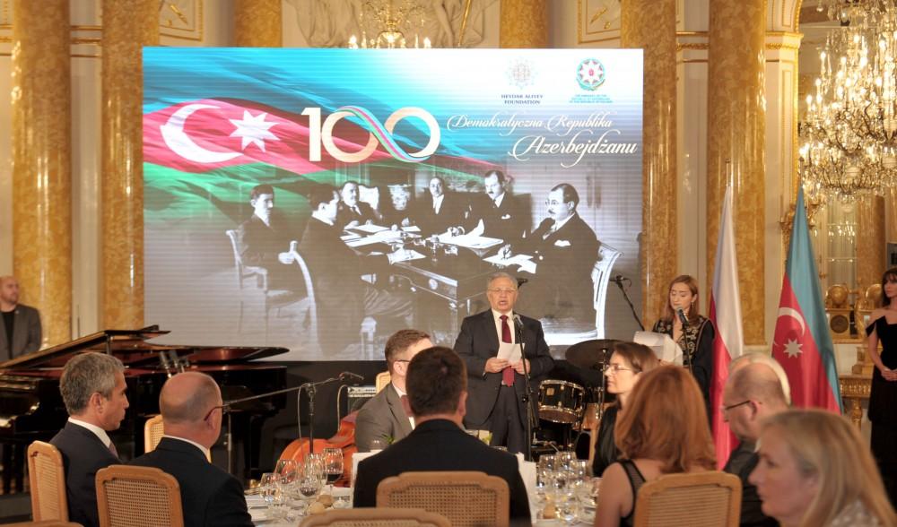 Heydər Əliyev Fondunun təşkilatçılığı ilə Azərbaycan Xalq Cümhuriyyətinin 100 illiyi Varşavada qeyd edilib (FOTO)