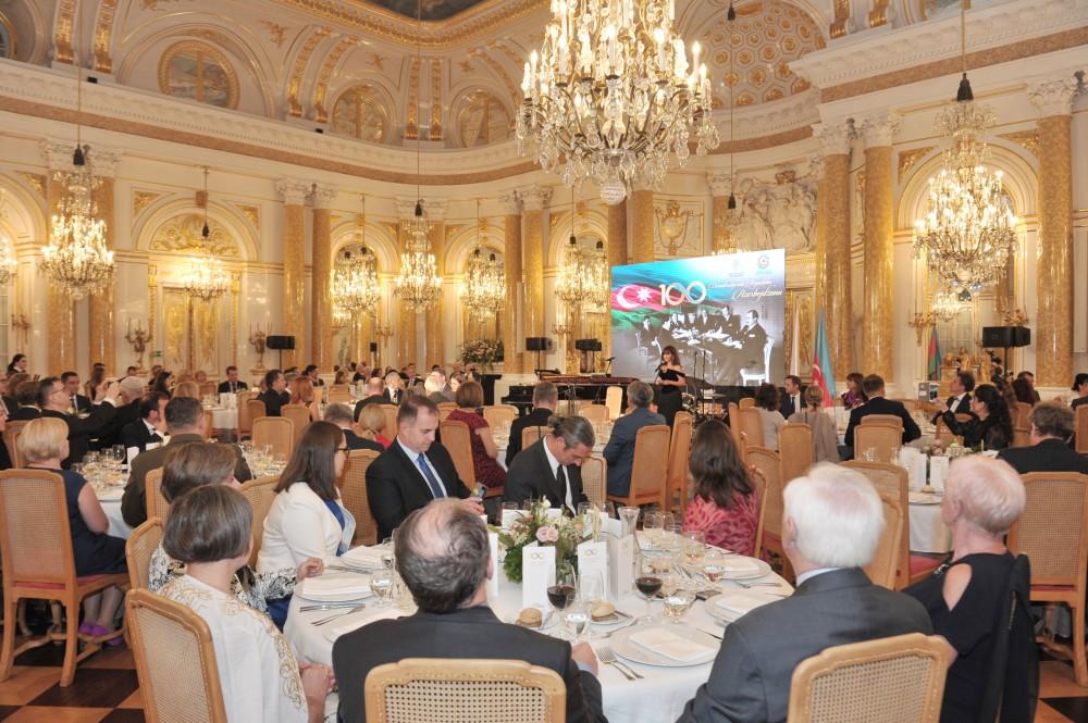 Heydər Əliyev Fondunun təşkilatçılığı ilə Azərbaycan Xalq Cümhuriyyətinin 100 illiyi Varşavada qeyd edilib (FOTO)