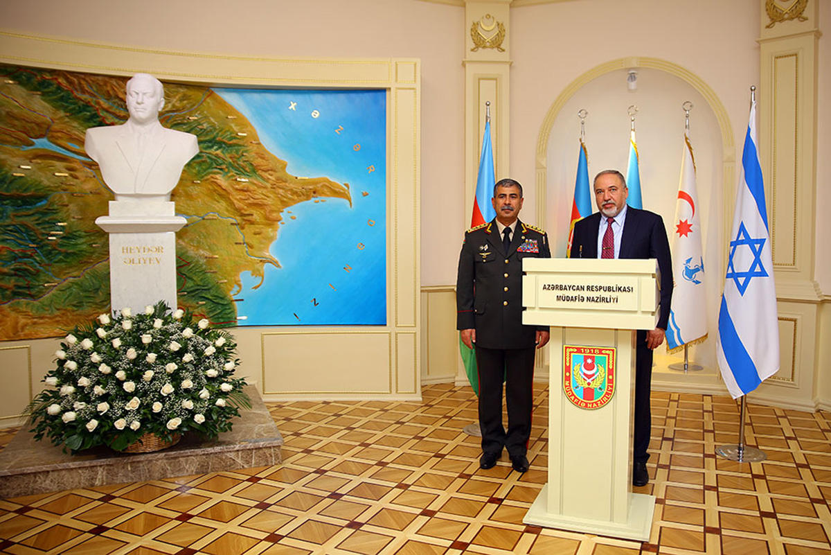 Обсуждены перспективы развития военного сотрудничества между Азербайджаном и Израилем (ФОТО) - Gallery Image