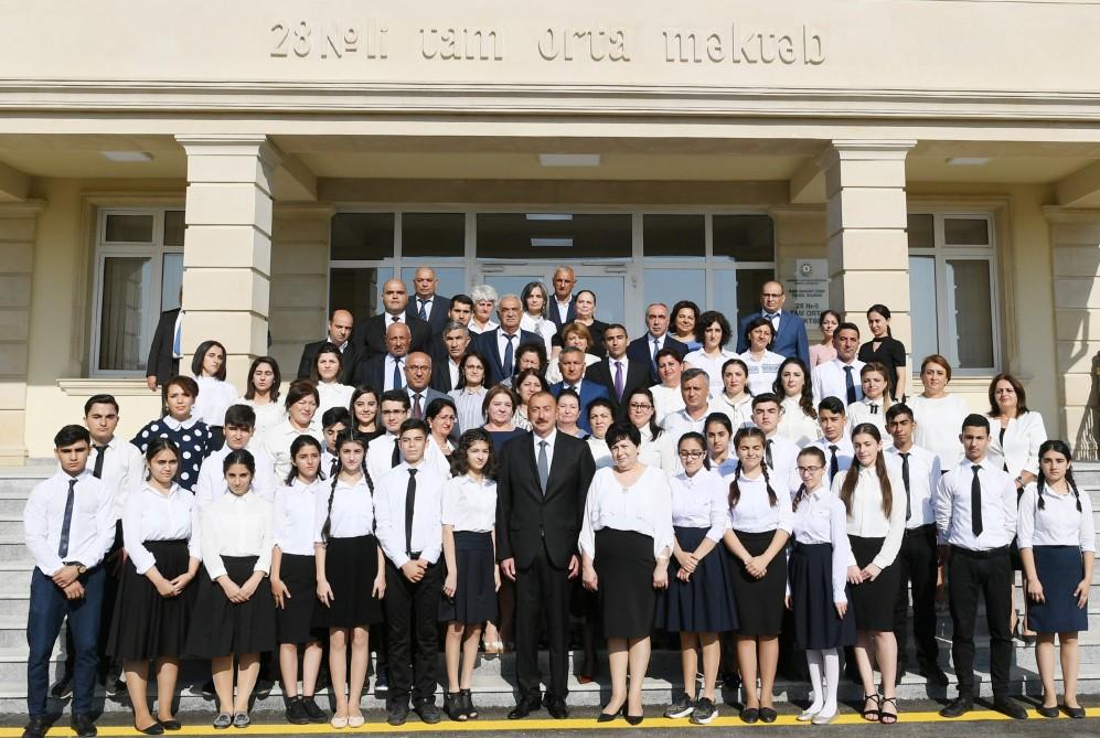 Prezident İlham Əliyev Maştağada 28 nömrəli tam orta məktəbin açılışında iştirak edib (FOTO) (YENİLƏNİB-2)