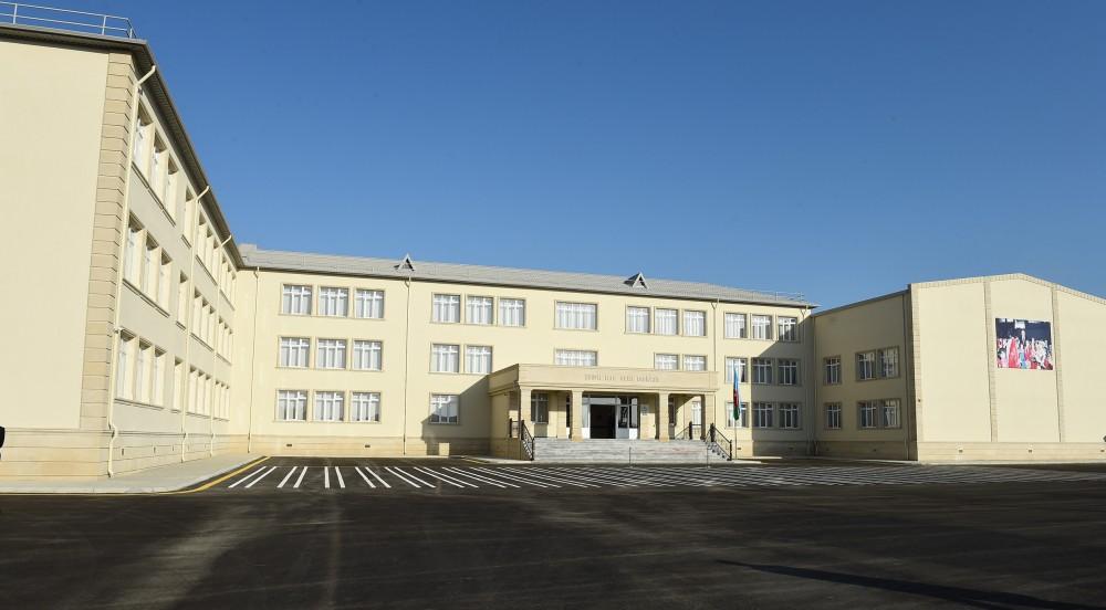 Президент Ильхам Алиев принял участие в открытии полной средней школы номер 28 в Сабунчинском районе Баку (ФОТО) - Gallery Image