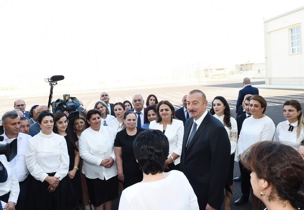Президент Ильхам Алиев принял участие в открытии полной средней школы номер 28 в Сабунчинском районе Баку (ФОТО)