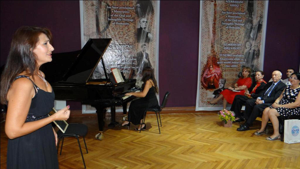 Музыка на холсте: портреты музыкантов в работах Таира Салахова (ФОТО) - Gallery Image