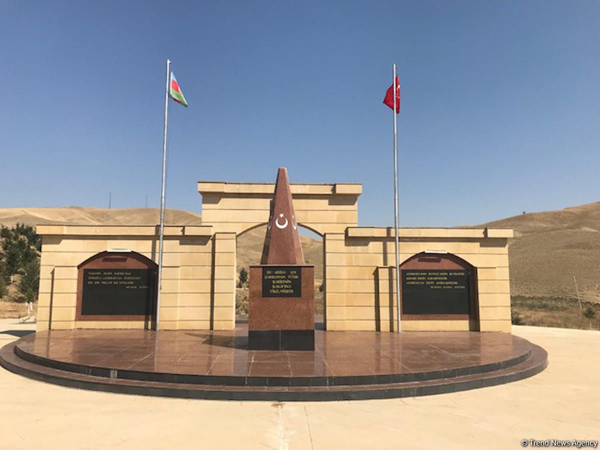 В Шамахы после капремонта открыт памятник, установленный в честь турецкого солдата-шехида (ФОТО)