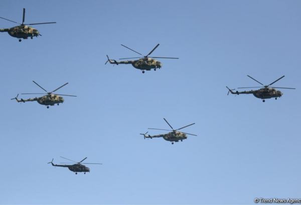 Боевые самолеты и вертолеты ВВС Азербайджана выполняют полеты в преддверии военного парада