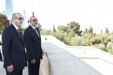 Президенты Азербайджана и Турции посетили Аллею шехидов в Баку (ФОТО) - Gallery Thumbnail
