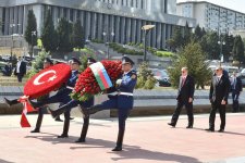 Президенты Азербайджана и Турции посетили Аллею шехидов в Баку (ФОТО) - Gallery Thumbnail