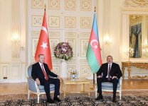Azerbaijani, Turkish presidents hold one-on-one meeting (PHOTO)