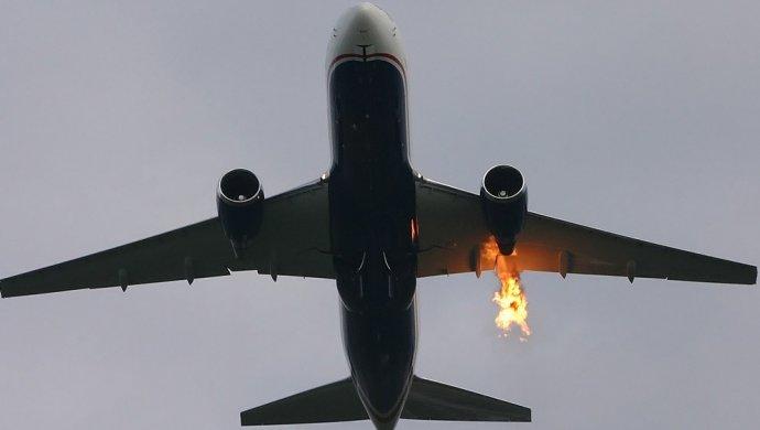 В аэропорту Астаны у самолета загорелся двигатель после посадки
